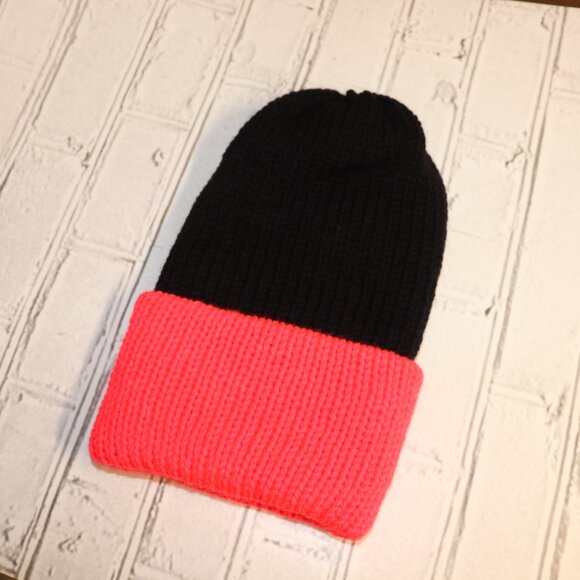 🧨 Handmade Reversible Neon Coral & Black Knitted Beanie - Picture 5 of 7